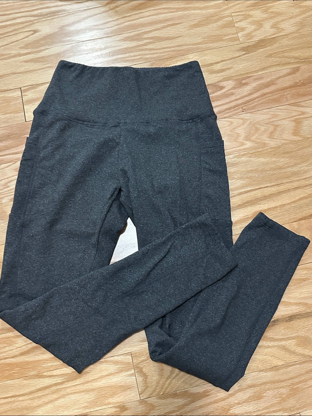 High-Waist Gray Stretch Leggings with Side Pockets